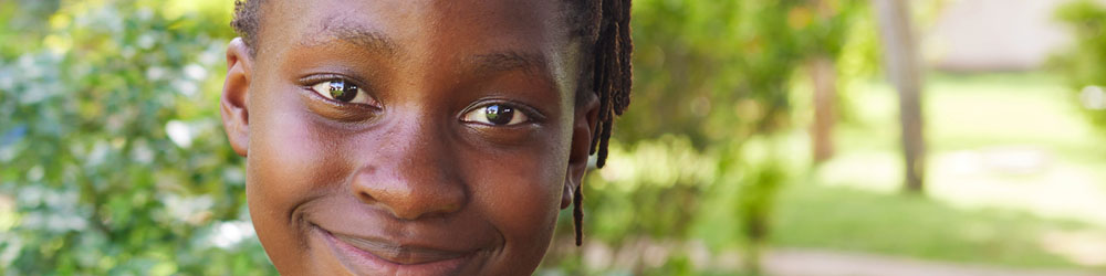 alle Kinder gehen  zur Schule - Uganda 